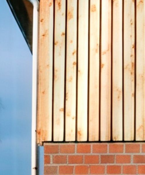 Hallenwand mit bauseitigem Mauerwerk (Sockel) – Detailansicht